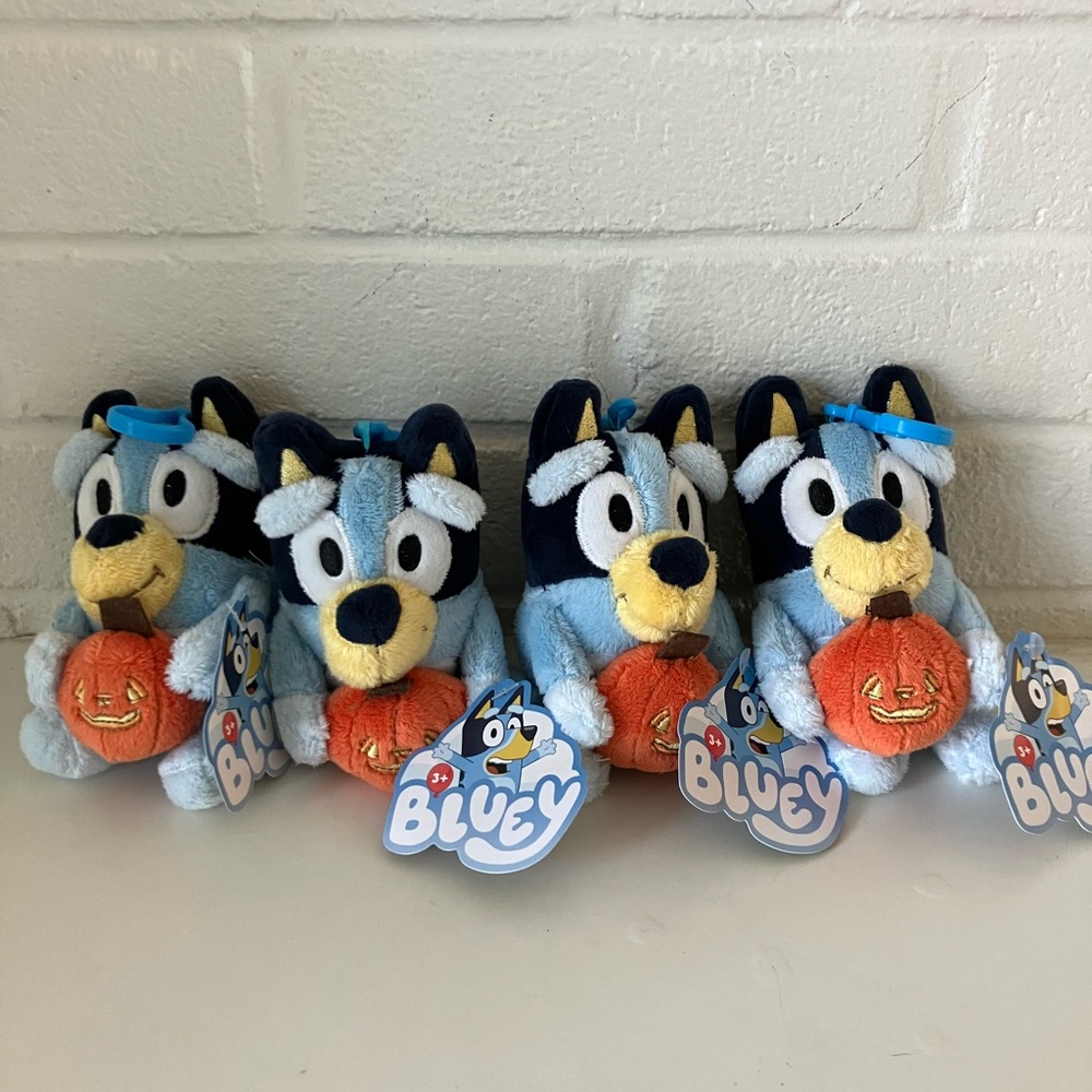 Bluey Plush pumpkin backpack clips with pumpkins set of 4 (nwt) - Picture 2 of 2